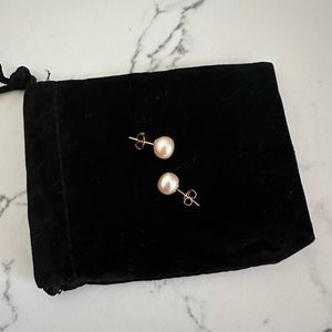 Beautiful Rose Pearl Stud Earrings